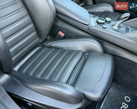 Красный Альфа Ромео Джулия, объемом двигателя 2 л и пробегом 40 тыс. км за 26700 $, фото 41 на Automoto.ua