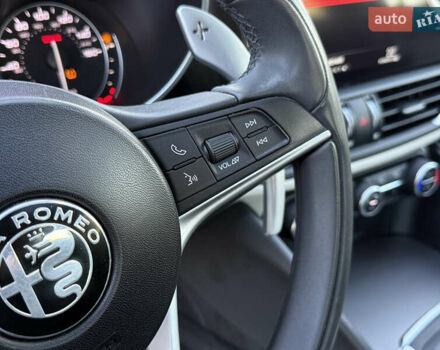 Красный Альфа Ромео Джулия, объемом двигателя 2 л и пробегом 40 тыс. км за 26700 $, фото 49 на Automoto.ua