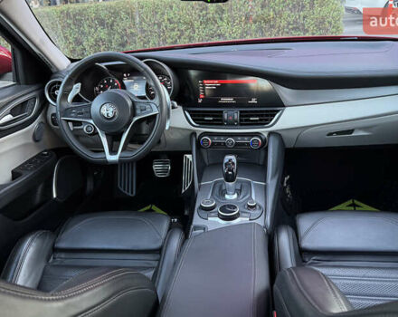 Красный Альфа Ромео Джулия, объемом двигателя 2 л и пробегом 40 тыс. км за 26700 $, фото 44 на Automoto.ua