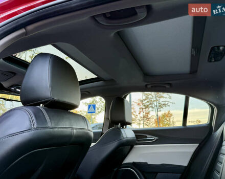 Красный Альфа Ромео Джулия, объемом двигателя 2 л и пробегом 40 тыс. км за 26700 $, фото 23 на Automoto.ua