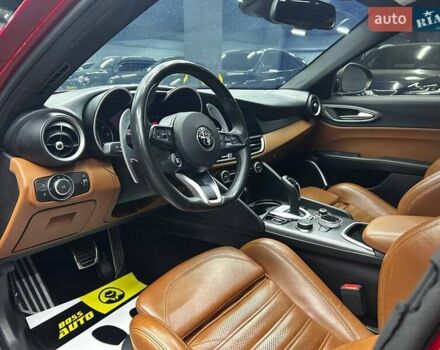 Червоний Альфа Ромео Джулія, об'ємом двигуна 2 л та пробігом 69 тис. км за 22500 $, фото 9 на Automoto.ua