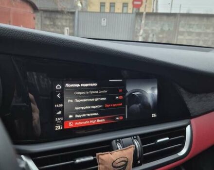 Червоний Альфа Ромео Джулія, об'ємом двигуна 2 л та пробігом 84 тис. км за 25000 $, фото 10 на Automoto.ua