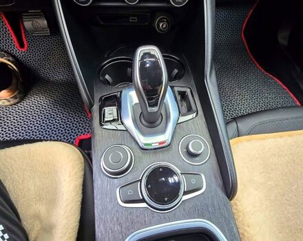 Червоний Альфа Ромео Джулія, об'ємом двигуна 2 л та пробігом 38 тис. км за 27500 $, фото 6 на Automoto.ua