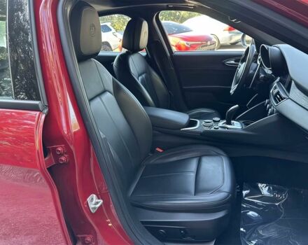 Красный Альфа Ромео Джулия, объемом двигателя 2 л и пробегом 22 тыс. км за 13000 $, фото 8 на Automoto.ua