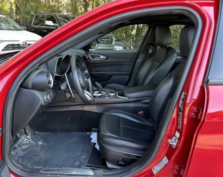 Красный Альфа Ромео Джулия, объемом двигателя 2 л и пробегом 22 тыс. км за 13000 $, фото 5 на Automoto.ua