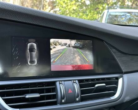 Красный Альфа Ромео Джулия, объемом двигателя 2 л и пробегом 22 тыс. км за 13000 $, фото 7 на Automoto.ua