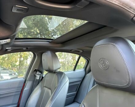 Красный Альфа Ромео Джулия, объемом двигателя 2 л и пробегом 22 тыс. км за 13000 $, фото 9 на Automoto.ua