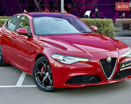 Красный Альфа Ромео Джулия, объемом двигателя 2 л и пробегом 40 тыс. км за 24999 $, фото 1 на Automoto.ua