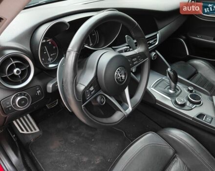 Альфа Ромео Джулия, объемом двигателя 2 л и пробегом 118 тыс. км за 10650 $, фото 11 на Automoto.ua