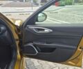 Желтый Альфа Ромео Джулия, объемом двигателя 2 л и пробегом 23 тыс. км за 28696 $, фото 4 на Automoto.ua