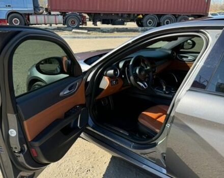 Сірий Альфа Ромео Джулія, об'ємом двигуна 2 л та пробігом 66 тис. км за 19200 $, фото 18 на Automoto.ua