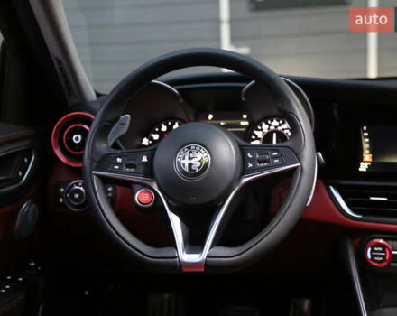 Сірий Альфа Ромео Джулія, об'ємом двигуна 2 л та пробігом 75 тис. км за 17500 $, фото 15 на Automoto.ua