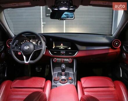 Сірий Альфа Ромео Джулія, об'ємом двигуна 2 л та пробігом 75 тис. км за 17500 $, фото 13 на Automoto.ua