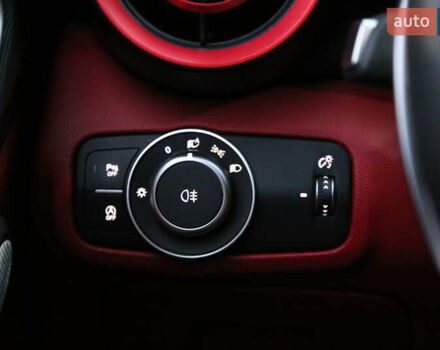 Сірий Альфа Ромео Джулія, об'ємом двигуна 2 л та пробігом 75 тис. км за 17500 $, фото 22 на Automoto.ua