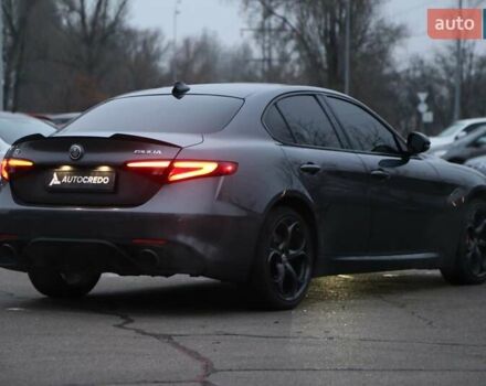 Сірий Альфа Ромео Джулія, об'ємом двигуна 2 л та пробігом 75 тис. км за 17500 $, фото 7 на Automoto.ua