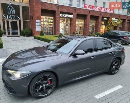 Серый Альфа Ромео Джулия, объемом двигателя 2 л и пробегом 74 тыс. км за 17100 $, фото 7 на Automoto.ua