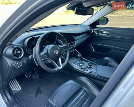 Серый Альфа Ромео Джулия, объемом двигателя 2 л и пробегом 102 тыс. км за 19000 $, фото 17 на Automoto.ua