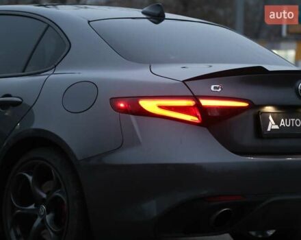 Сірий Альфа Ромео Джулія, об'ємом двигуна 2 л та пробігом 75 тис. км за 17500 $, фото 5 на Automoto.ua