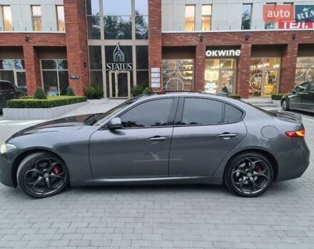 Серый Альфа Ромео Джулия, объемом двигателя 2 л и пробегом 74 тыс. км за 17100 $, фото 1 на Automoto.ua
