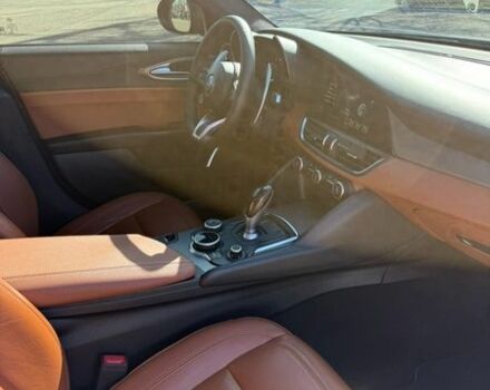 Сірий Альфа Ромео Джулія, об'ємом двигуна 2 л та пробігом 66 тис. км за 19200 $, фото 24 на Automoto.ua