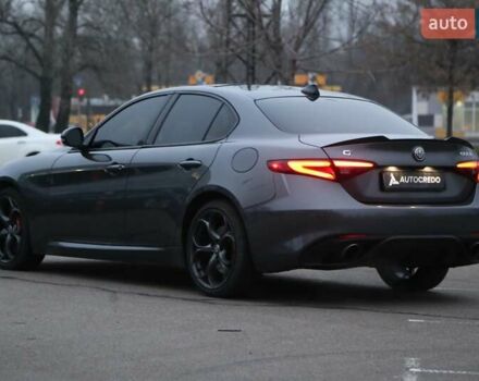 Сірий Альфа Ромео Джулія, об'ємом двигуна 2 л та пробігом 75 тис. км за 17500 $, фото 4 на Automoto.ua