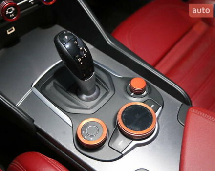 Сірий Альфа Ромео Джулія, об'ємом двигуна 2 л та пробігом 75 тис. км за 17500 $, фото 25 на Automoto.ua