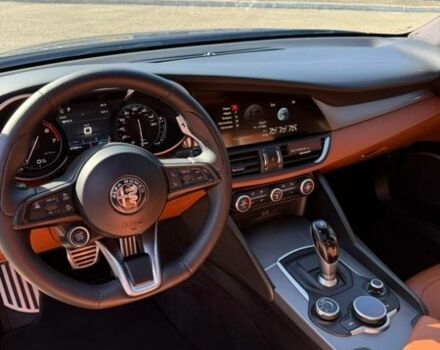 Сірий Альфа Ромео Джулія, об'ємом двигуна 2 л та пробігом 66 тис. км за 19200 $, фото 28 на Automoto.ua