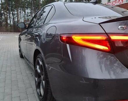 Серый Альфа Ромео Джулия, объемом двигателя 2 л и пробегом 74 тыс. км за 17100 $, фото 2 на Automoto.ua