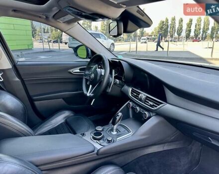 Серый Альфа Ромео Джулия, объемом двигателя 2 л и пробегом 102 тыс. км за 19000 $, фото 18 на Automoto.ua