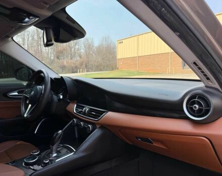 Сірий Альфа Ромео Джулія, об'ємом двигуна 2 л та пробігом 35 тис. км за 5000 $, фото 8 на Automoto.ua