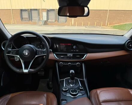 Сірий Альфа Ромео Джулія, об'ємом двигуна 2 л та пробігом 35 тис. км за 5000 $, фото 10 на Automoto.ua