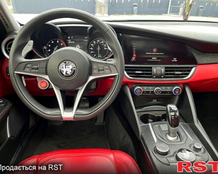 Сірий Альфа Ромео Джулія, об'ємом двигуна 2 л та пробігом 77 тис. км за 25000 $, фото 7 на Automoto.ua