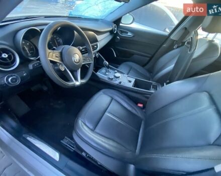 Серый Альфа Ромео Джулия, объемом двигателя 2 л и пробегом 66 тыс. км за 25000 $, фото 13 на Automoto.ua