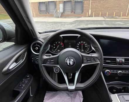 Серый Альфа Ромео Джулия, объемом двигателя 2 л и пробегом 33 тыс. км за 7300 $, фото 11 на Automoto.ua