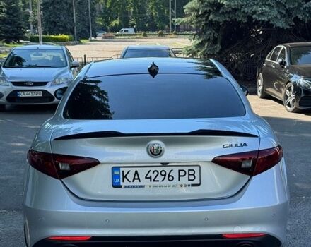 Сірий Альфа Ромео Джулія, об'ємом двигуна 2 л та пробігом 84 тис. км за 17800 $, фото 4 на Automoto.ua