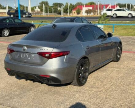 Серый Альфа Ромео Джулия, объемом двигателя 2 л и пробегом 35 тыс. км за 17300 $, фото 5 на Automoto.ua