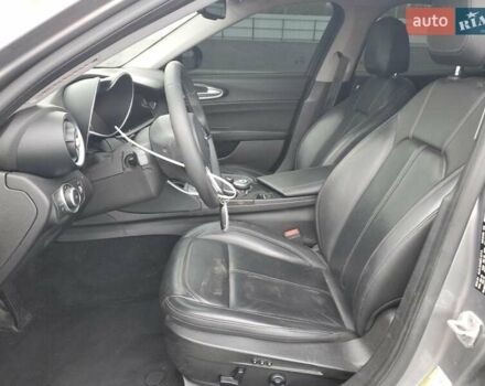 Сірий Альфа Ромео Джулія, об'ємом двигуна 2 л та пробігом 96 тис. км за 6100 $, фото 6 на Automoto.ua