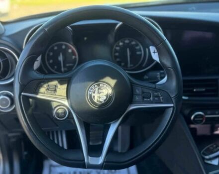 Серый Альфа Ромео Джулия, объемом двигателя 2 л и пробегом 35 тыс. км за 17300 $, фото 8 на Automoto.ua