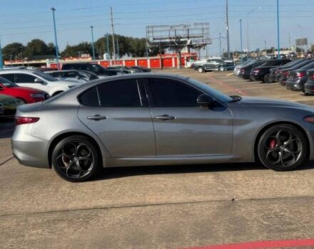 Серый Альфа Ромео Джулия, объемом двигателя 2 л и пробегом 35 тыс. км за 17300 $, фото 2 на Automoto.ua