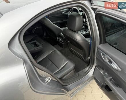 Сірий Альфа Ромео Джулія, об'ємом двигуна 2 л та пробігом 60 тис. км за 20700 $, фото 10 на Automoto.ua