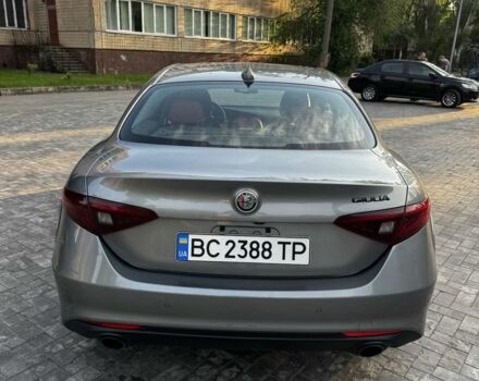 Сірий Альфа Ромео Джулія, об'ємом двигуна 2 л та пробігом 110 тис. км за 17982 $, фото 7 на Automoto.ua