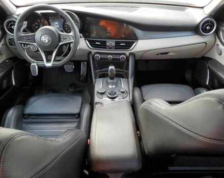 Сірий Альфа Ромео Джулія, об'ємом двигуна 2 л та пробігом 15 тис. км за 5400 $, фото 7 на Automoto.ua