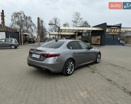 Сірий Альфа Ромео Джулія, об'ємом двигуна 2 л та пробігом 60 тис. км за 20700 $, фото 5 на Automoto.ua