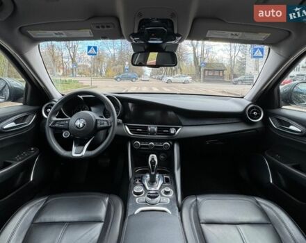 Серый Альфа Ромео Джулия, объемом двигателя 2 л и пробегом 55 тыс. км за 20999 $, фото 9 на Automoto.ua