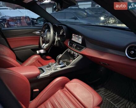 Серый Альфа Ромео Джулия, объемом двигателя 2 л и пробегом 102 тыс. км за 26800 $, фото 9 на Automoto.ua