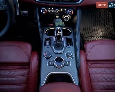 Серый Альфа Ромео Джулия, объемом двигателя 2 л и пробегом 102 тыс. км за 26800 $, фото 8 на Automoto.ua