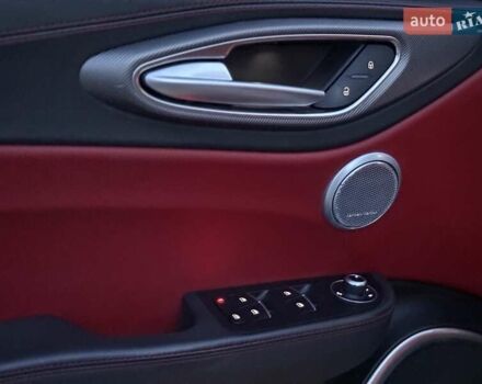 Серый Альфа Ромео Джулия, объемом двигателя 2 л и пробегом 102 тыс. км за 26800 $, фото 14 на Automoto.ua