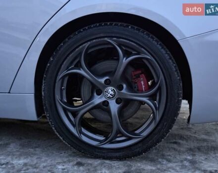 Серый Альфа Ромео Джулия, объемом двигателя 2 л и пробегом 102 тыс. км за 26800 $, фото 19 на Automoto.ua