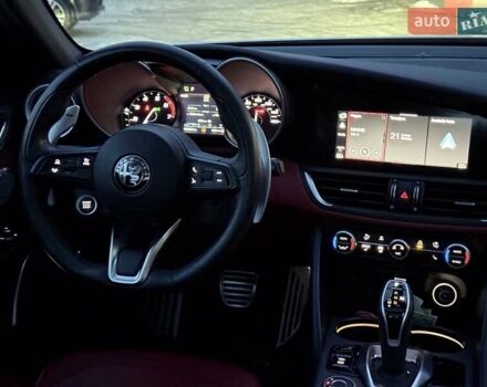 Серый Альфа Ромео Джулия, объемом двигателя 2 л и пробегом 102 тыс. км за 26800 $, фото 10 на Automoto.ua