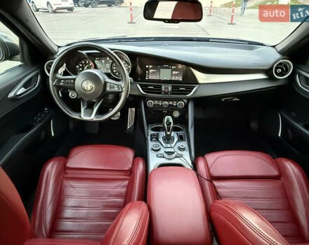 Серый Альфа Ромео Джулия, объемом двигателя 2 л и пробегом 50 тыс. км за 19500 $, фото 9 на Automoto.ua